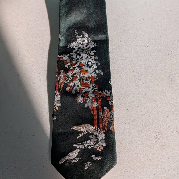 Vintage 1970's Jacquard Woven Polyester Kipper Tie Featuring A Bird & Tree Scene - Picture 6 of 8
